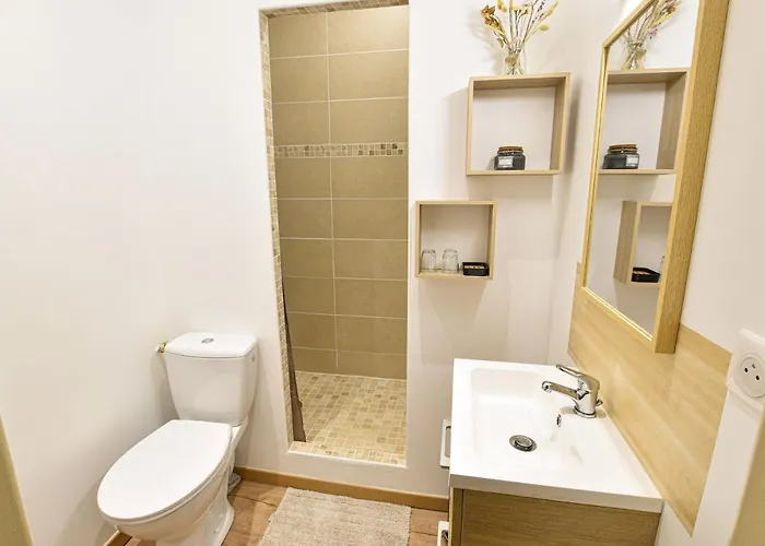 Restauré 6 Pers. Au Bord De La Rivière, Proche Centre, Parking Et Wifi - Fr-1-410-380 *